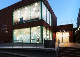 夜景　採光空間を大切にしています